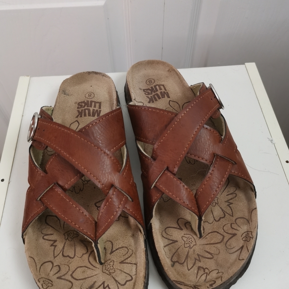 Muk Luks Women's Tan Cross-Strap Sandals
